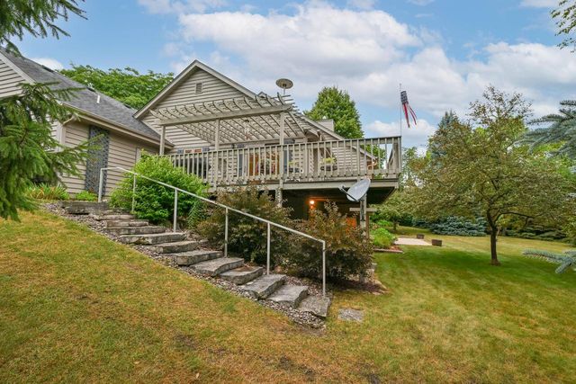 2203 Napa TRAIL, Waukesha, WI 53188