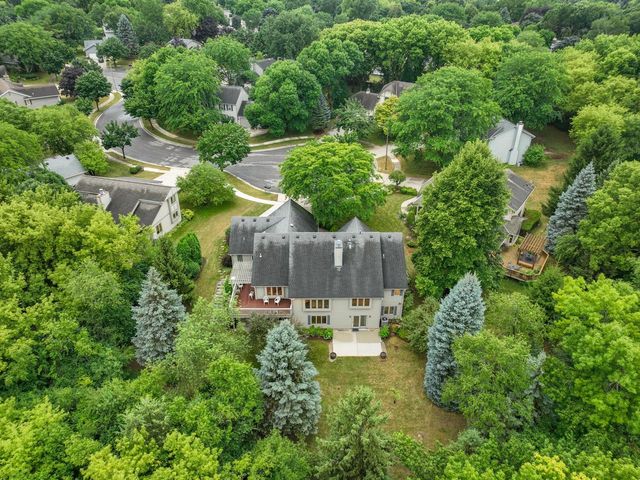 2203 Napa TRAIL, Waukesha, WI 53188