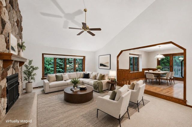 2203 Napa TRAIL, Waukesha, WI 53188