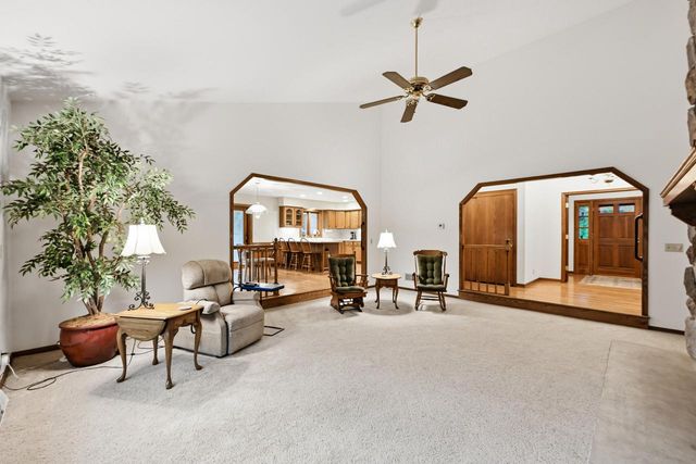 2203 Napa TRAIL, Waukesha, WI 53188
