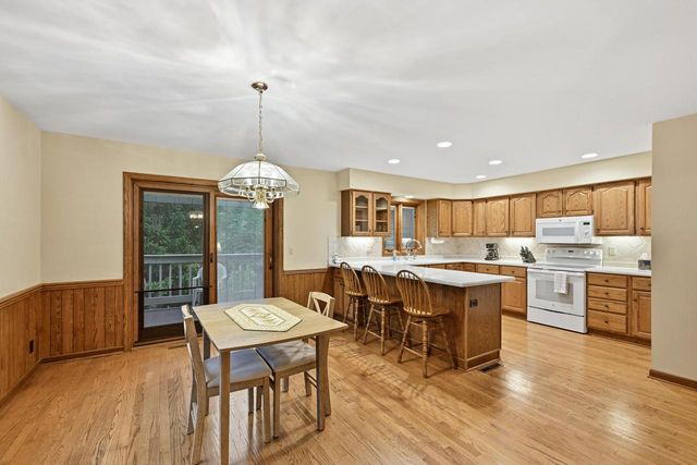 2203 Napa TRAIL, Waukesha, WI 53188