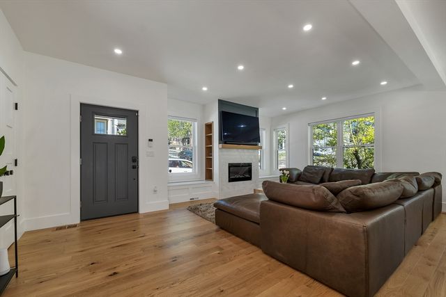 22 Harvard St, Somerville, MA 02143