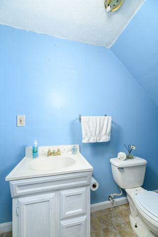 24 Chestnut Hill Rd, Oxford, MA 01537