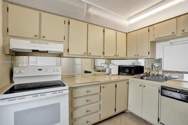 3940 NW 42nd Avenue 320, Lauderdale Lakes, FL 33319
