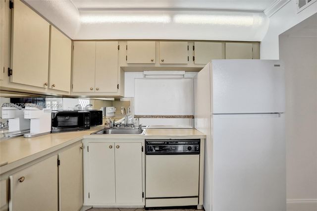 3940 NW 42nd Avenue 320, Lauderdale Lakes, FL 33319