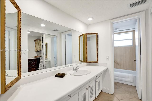 3940 NW 42nd Avenue 320, Lauderdale Lakes, FL 33319