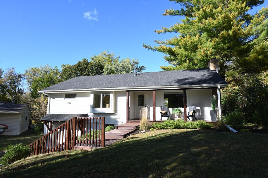 1000 Carver Beach Road, Chanhassen, MN 55317