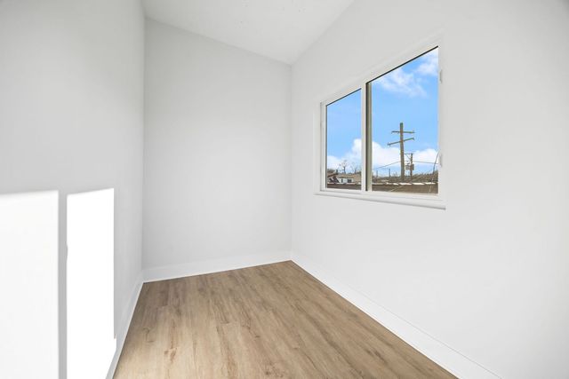 2741 W Belmont Avenue 1, Chicago, IL 60618