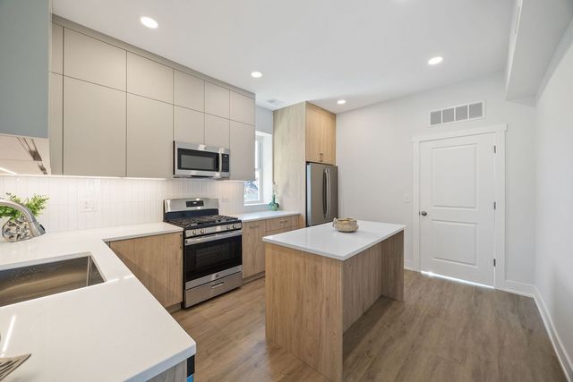 2741 W Belmont Avenue 1, Chicago, IL 60618