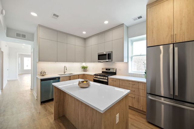 2741 W Belmont Avenue 1, Chicago, IL 60618