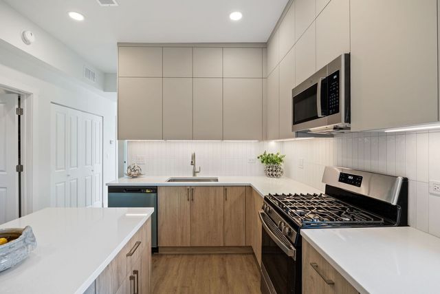 2741 W Belmont Avenue 1, Chicago, IL 60618