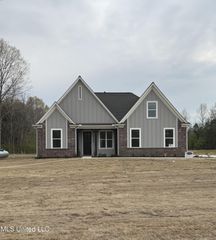 166 Centerline Roper Loop, Byhalia, MS 38611