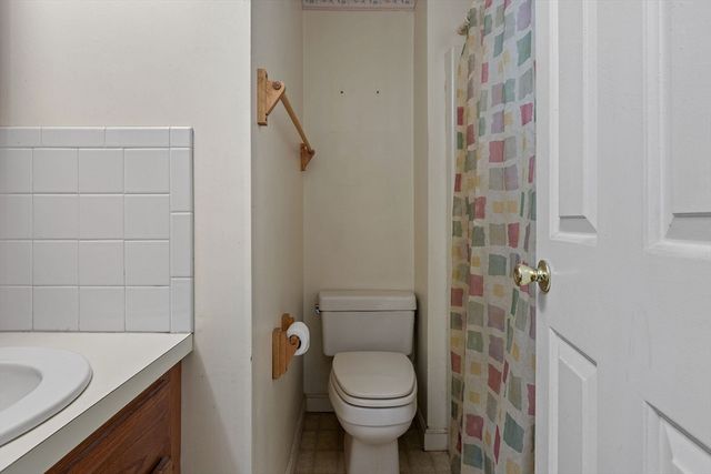 11 Windjammer Rd, Harwich, MA 02645