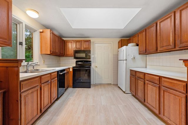 11 Windjammer Rd, Harwich, MA 02645