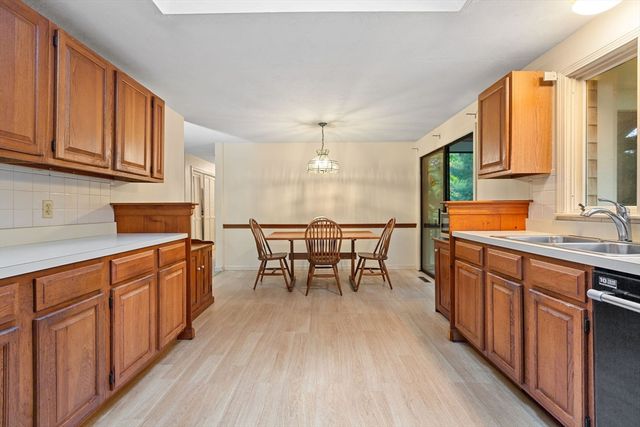 11 Windjammer Rd, Harwich, MA 02645