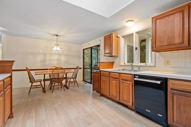 11 Windjammer Rd, Harwich, MA 02645