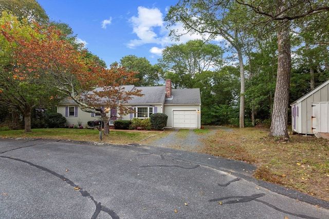 11 Windjammer Rd, Harwich, MA 02645