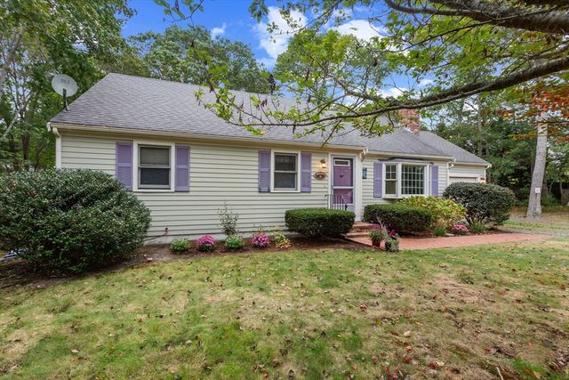 11 Windjammer Rd, Harwich, MA 02645