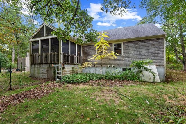 11 Windjammer Rd, Harwich, MA 02645