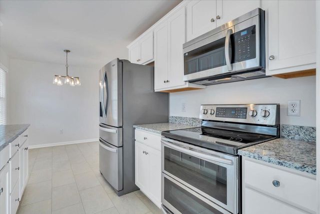 453 Howard DR, Salem, VA 24153