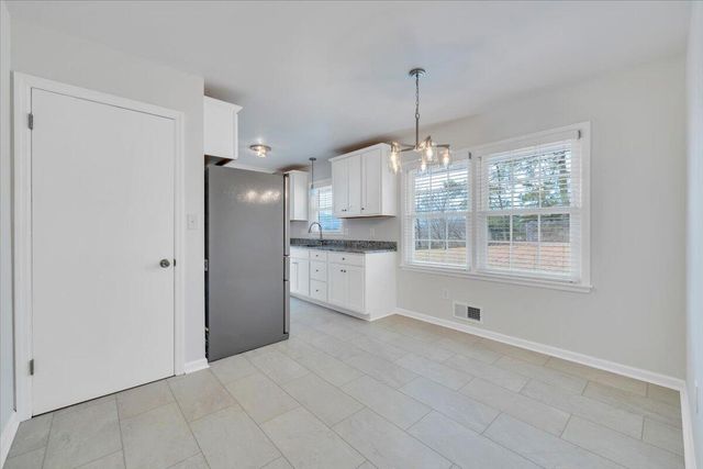 453 Howard DR, Salem, VA 24153