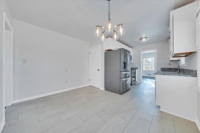 453 Howard DR, Salem, VA 24153