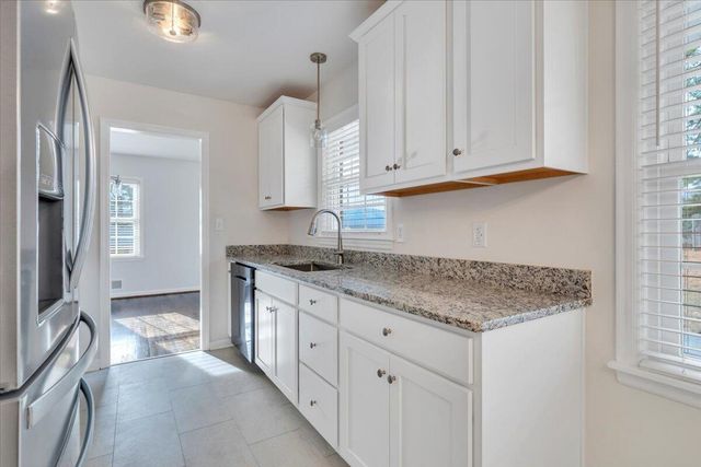 453 Howard DR, Salem, VA 24153