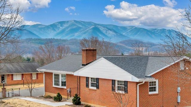 453 Howard DR, Salem, VA 24153