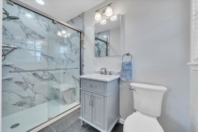 453 Howard DR, Salem, VA 24153