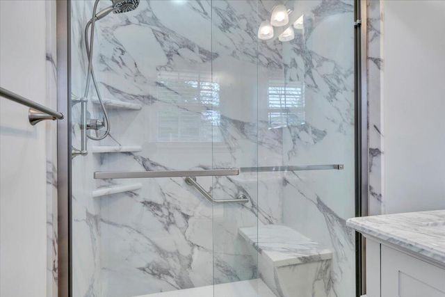 453 Howard DR, Salem, VA 24153