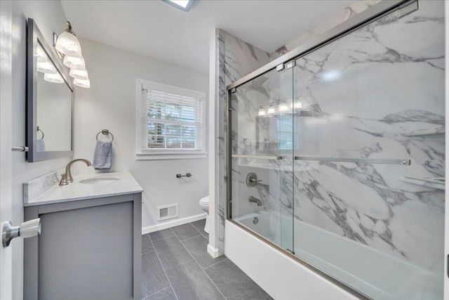 453 Howard DR, Salem, VA 24153