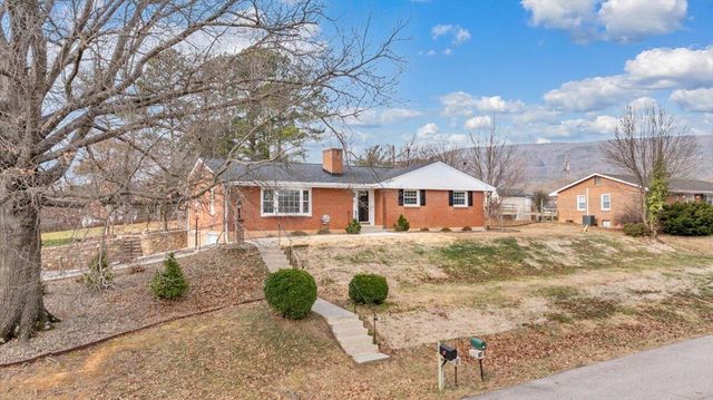 453 Howard DR, Salem, VA 24153