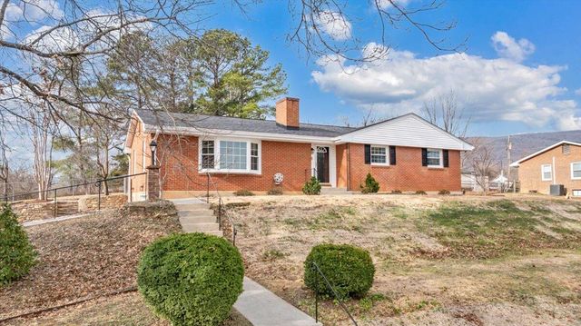 453 Howard DR, Salem, VA 24153