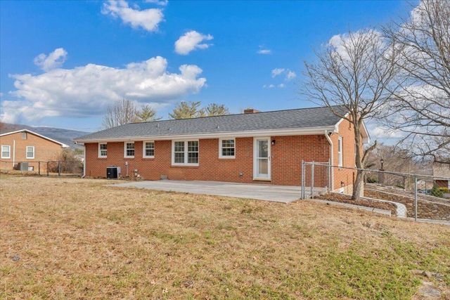 453 Howard DR, Salem, VA 24153