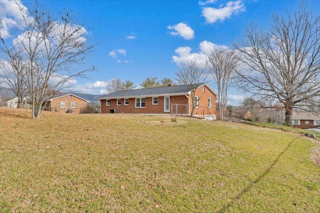 453 Howard DR, Salem, VA 24153