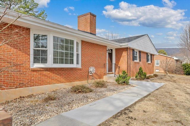 453 Howard DR, Salem, VA 24153