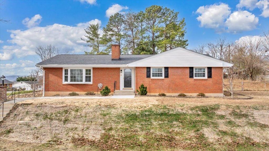 453 Howard DR, Salem, VA 24153