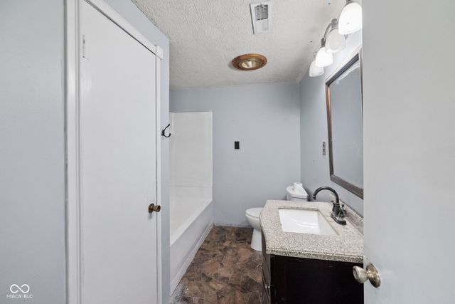 1517 W Us Highway 136, Crawfordsville, IN 47933