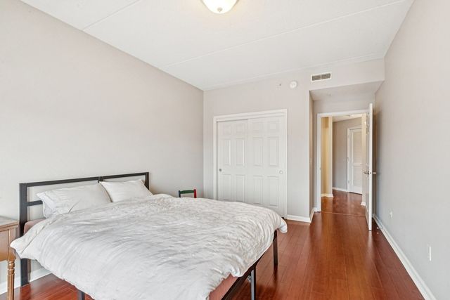 1277 E Thacker Street 303, Des Plaines, IL 60016