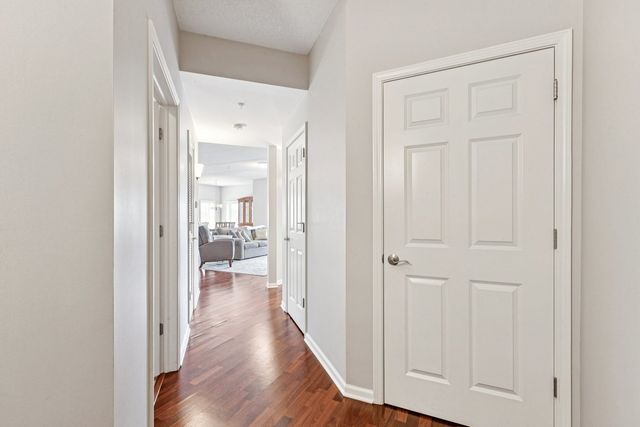 1277 E Thacker Street 303, Des Plaines, IL 60016