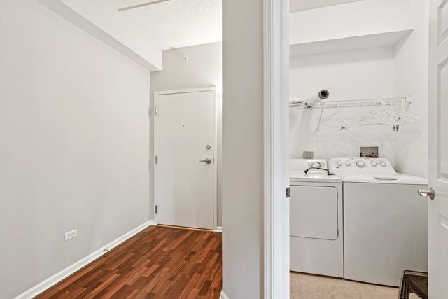 1277 E Thacker Street 303, Des Plaines, IL 60016