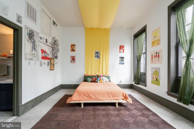 239-00 RACE ST, Philadelphia, PA 19106