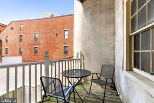 239-00 RACE ST, Philadelphia, PA 19106