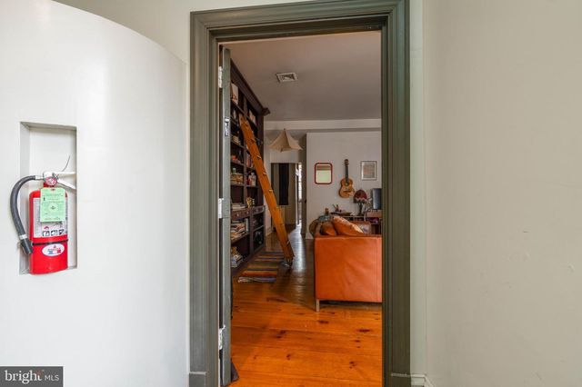 239-00 RACE ST, Philadelphia, PA 19106