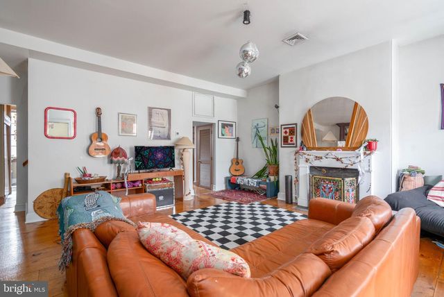 239-00 RACE ST, Philadelphia, PA 19106