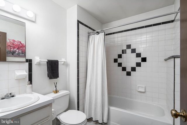 239-00 RACE ST, Philadelphia, PA 19106