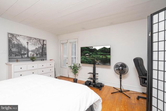 239-00 RACE ST, Philadelphia, PA 19106