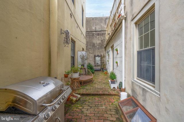 239-00 RACE ST, Philadelphia, PA 19106