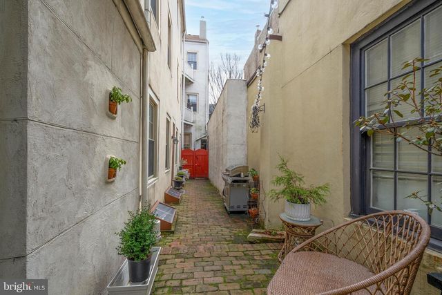 239-00 RACE ST, Philadelphia, PA 19106