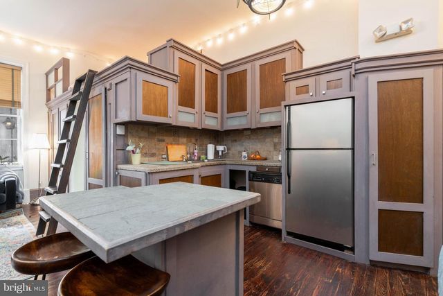 239-00 RACE ST, Philadelphia, PA 19106